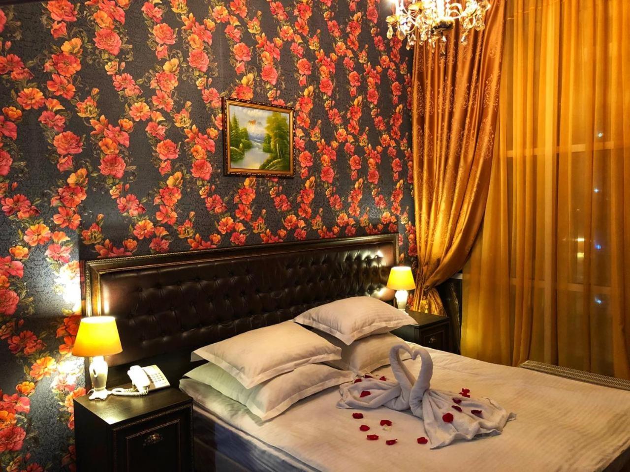 Golden Hotel Пятигорск. Golden Hotel (золотой комплекс) Пятигорск. Голден паласа Пятигорск Калинина. Золотой комплекс Пятигорск караоке.